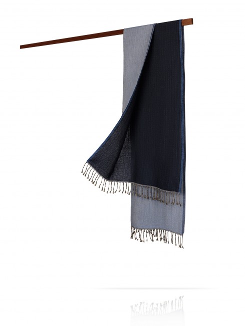 Палантин из двухсторонней объемной шерсти ОБЪЯТИЯ СЕВЕРА W230-PLAID/NAVY.SKY