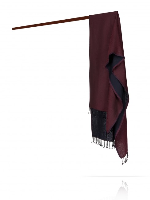 Палантин из двухсторонней объемной шерсти ДЫХАНИЕ НОЧИ W230-PLAID/NAVY.WINE